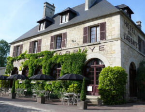 Hôtel de l'Abbaye - Longpont - Fermeture établissement pour Noël - Rectangle 4 - 7